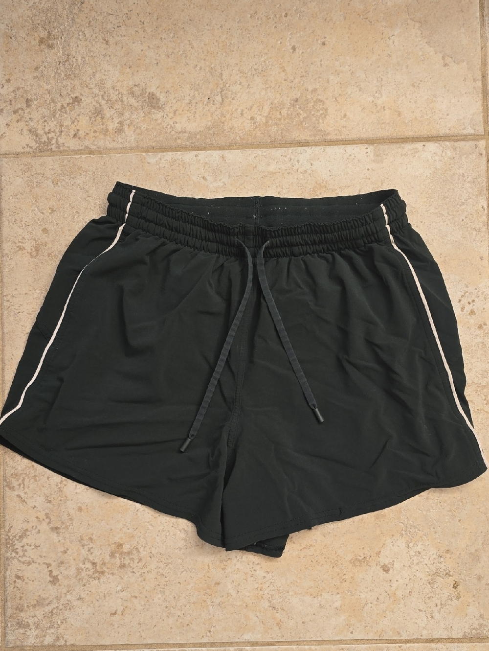 Green Lululemon Size 4 Drawstring Shorts with White Piping